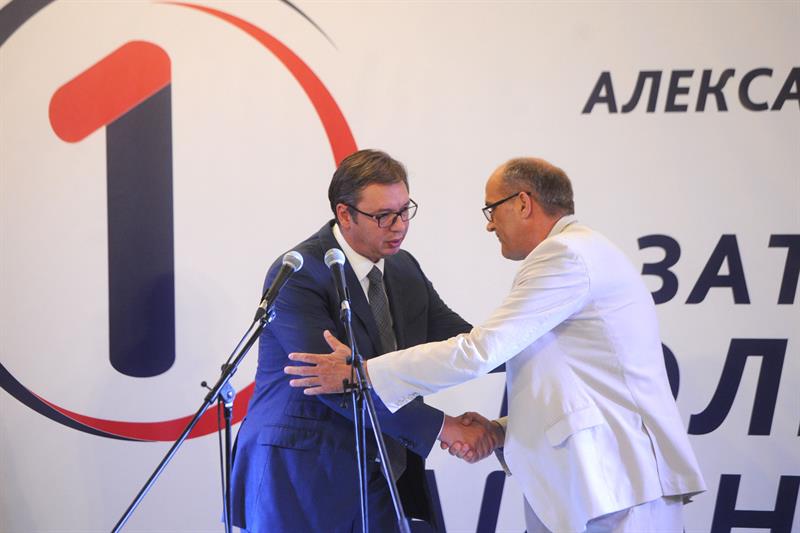 Predsednik-Srpske-napredne-stranke-Aleksandar-Vucic-u-sali-Doma-kulture-u-Donje-Milanovacu-na-skupu-SNS-a-povodom-redovnih-lokalnih-izbora-u-Majdanpeku-3-