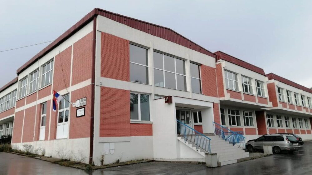 Tehnicka-skola-Majdanpek-spolja-e1661779778776-1000x560
