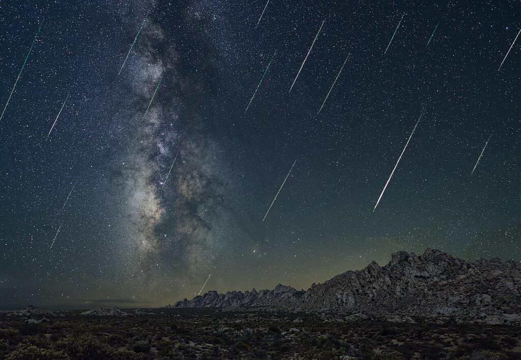 1280px-Perseid_Meteor_Shower_at_Mojave_National_Preserve_(51374983157)_(cropped)